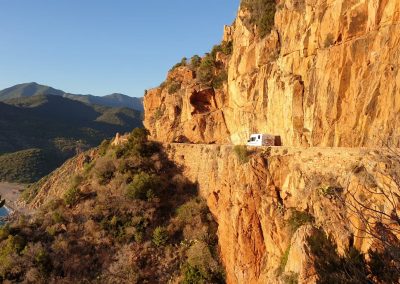 Unser Teilintegrierter Kompakt in den Bergen von Korsika